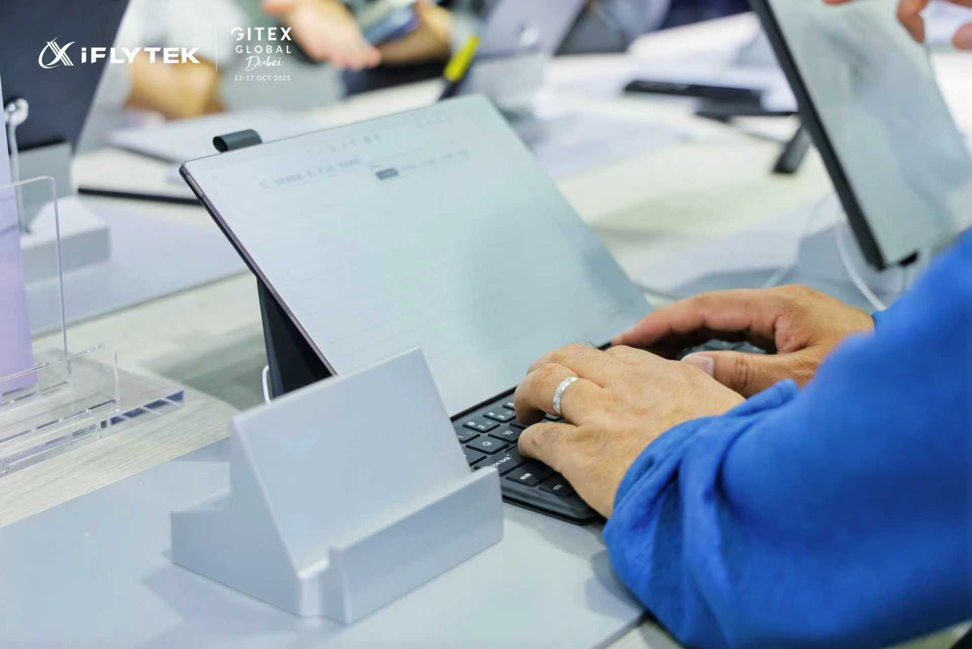 A person using a computer
AI-generated content may be incorrect.